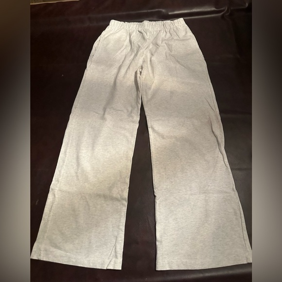 Brandy Melville sweats - Picture 1 of 9